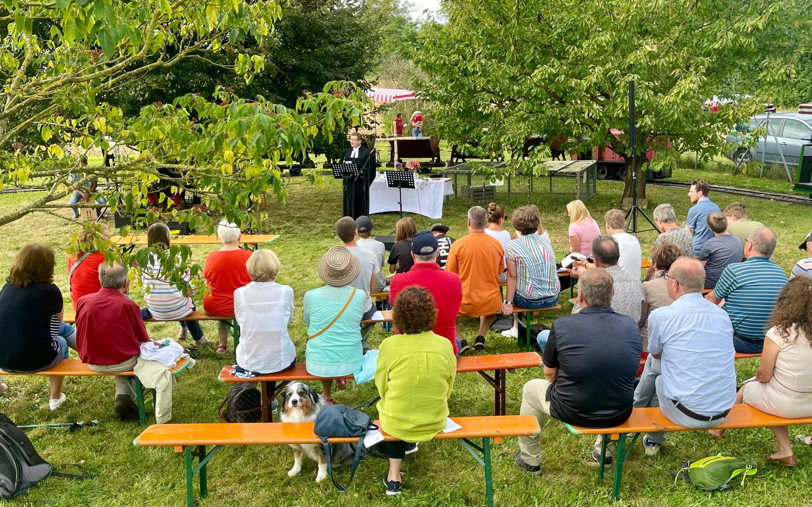 Gottesdienst-im-Grunen
